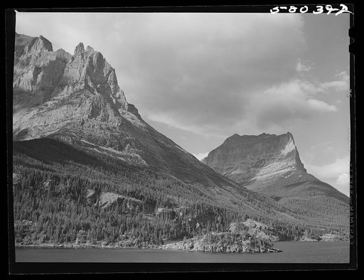 Lake Saint Mary on Going-to-the-Sun highway. Glacier Park, Montana