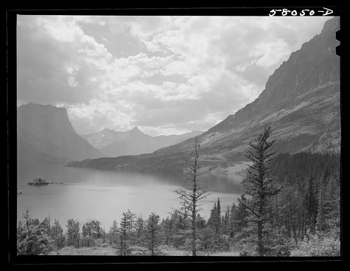 Lake Saint Mary on Going-to-the-Sun highway. Glacier Park, Montana