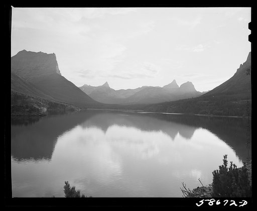 Lake Saint Mary on Going-to-the-Sun highway. Glacier National Park, Montana