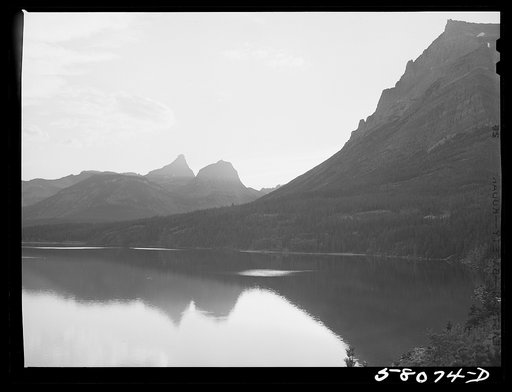 Lake Saint Mary on Going-to-the-Sun highway. Glacier National Park, Montana