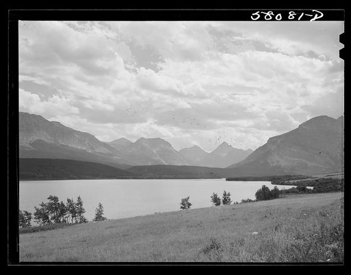 Lake Saint Mary on Going-to-the-Sun highway. Glacier National Park, Montana
