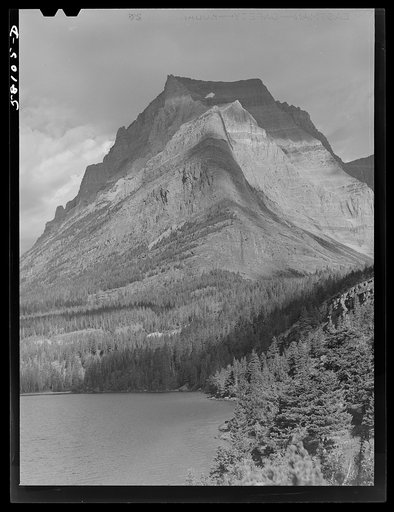 Lake Saint Mary on Going-to-the-Sun highway. Glacier National Park, Montana