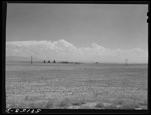 Grain elevators in Portage, Montana