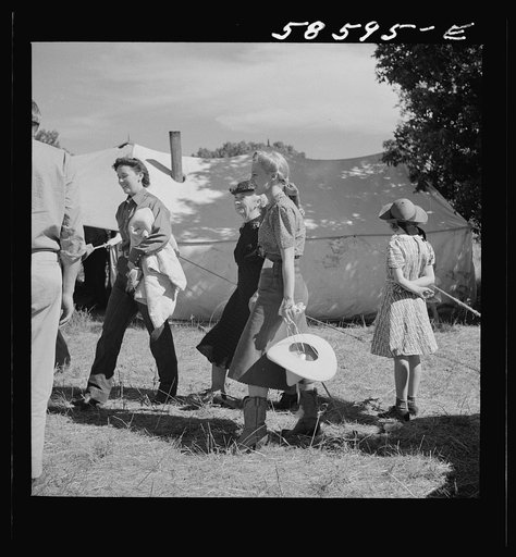 Untitled photo, possibly related to: Sally Rand at the stockmen's picnic and barbecue. Spear's Siding, Wyola, Montana