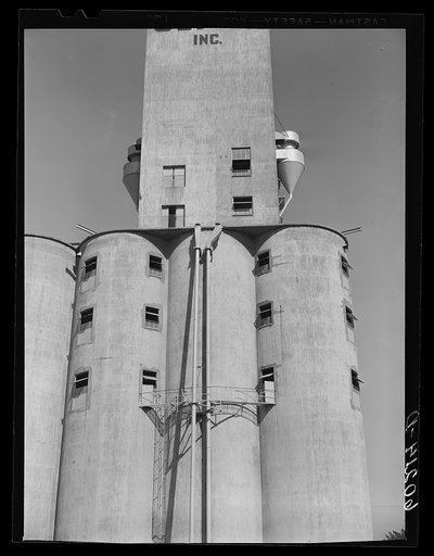 Concrete grain elevator. Minneapolis, Minnesota