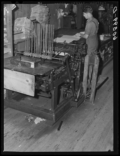 Running off copies of the Litchfield Independent. Litchfield, Minnesota