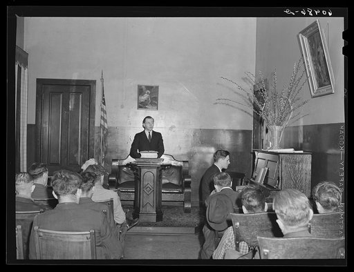 Visiting preacher conducting evening service at city mission. Dubuque, Iowa