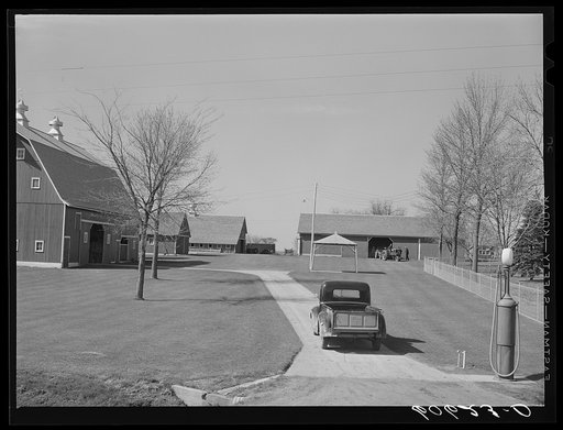 Barns and buildings. Fred Coulter's farm. Grundy County, Iowa