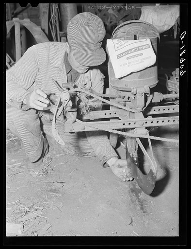 Checking the planter before beginning corn planting operations. Grundy County, Iowa