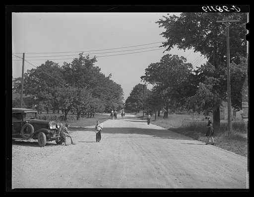 Migrant mother taking a picture of the family before moving on to new work location. Berrien County, Michigan