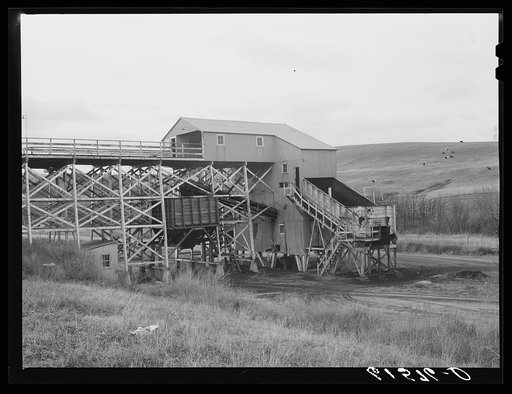 Lignite coal mine operated by coop. Burlington project, North Dakota
