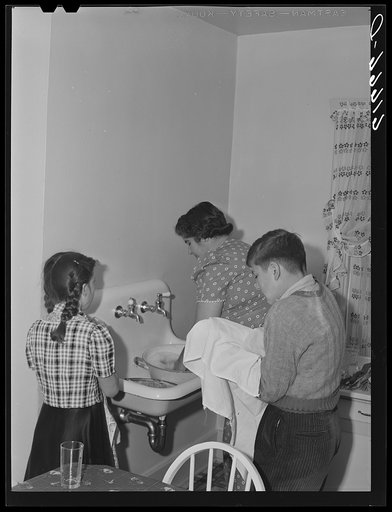 Mrs. Schulstad and children doing the dishes. Aberdeen, So. Dakota