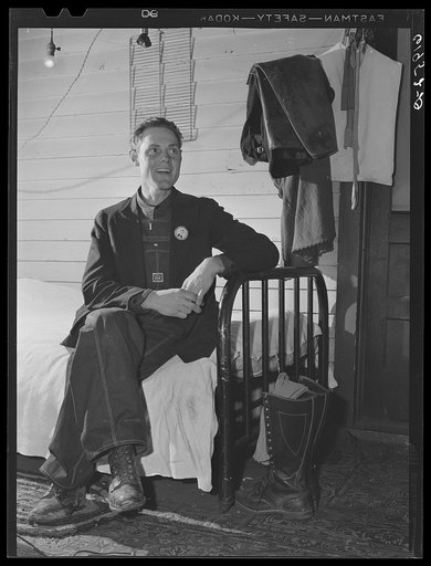 Leo Donathon, laborer at plant, in his improvised bedroom at Mrs. Pritchard's house. Radford, Virginia