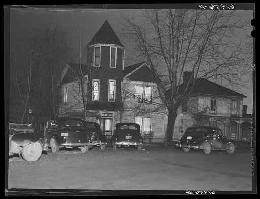 Crowded boardinghouse with cars parked outside. Radford, Virginia
