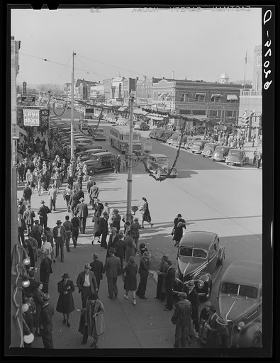 Christmas shopping crowds. Gadsden, Alabama