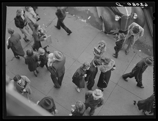 Untitled photo, possibly related to: Christmas shoppers. Gadsden, Alabama