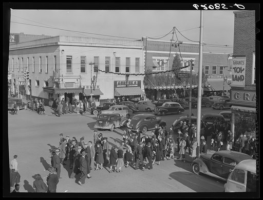 Christmas shopping crowds on main street of Gadsden, Alabama