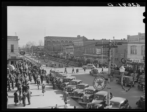 Christmas shopping crowds. Gadsden, Alabama