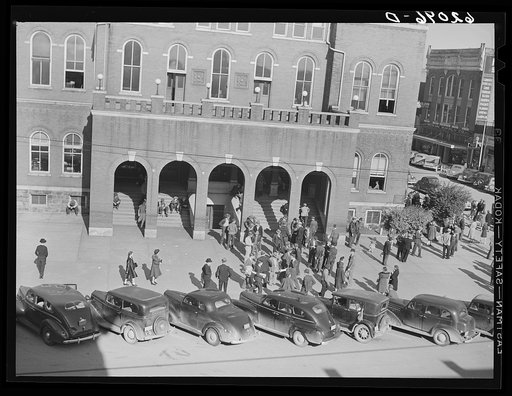 Untitled photo, possibly related to: Courthouse. Saturday afternoon. Gadsen, Alabama