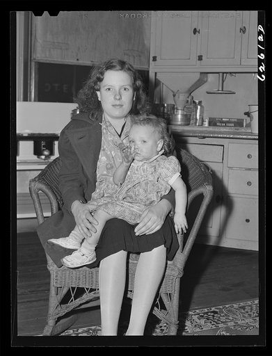 Wife and child of defense worker from North Carolina. Portsmouth, Virginia