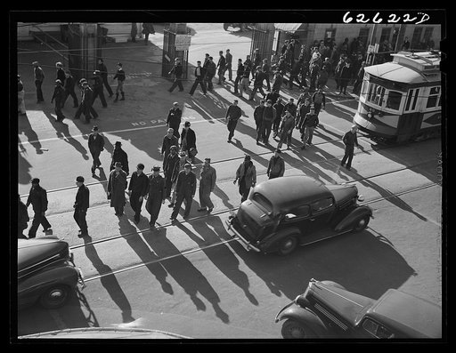 Shipyard employees getting out at 4:00 p.m. Newport News, Virginia