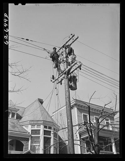 Linemen. Newport News, Virginia