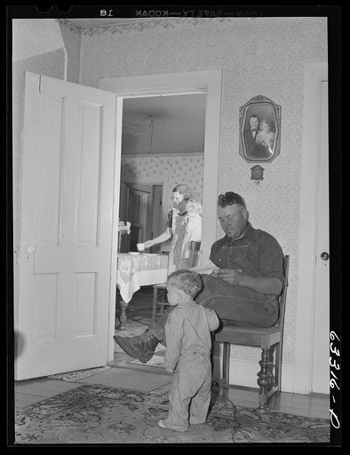 Olaf Ryskedahl and his family. Tenant purchase borrower. Freeborn County, Minnesota