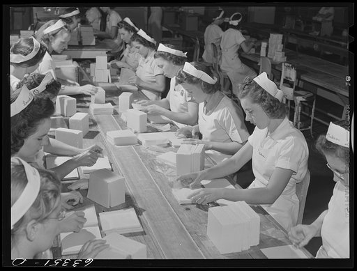 Packing butter cut into squares for use in restaurants. Land O'Lakes plant, Minneapolis, Minnesota