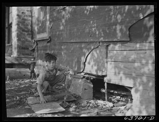 Water supply for four families of sugar beet workers. Saginaw Farms, Michigan, a FSA (Farm Security Administration) project
