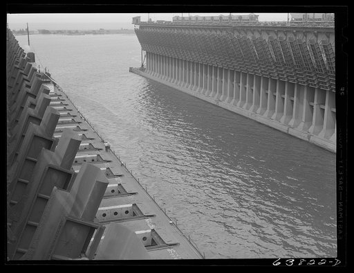 Untitled photo, possibly related to: Iron ore docks at Allouez, Wisconsin