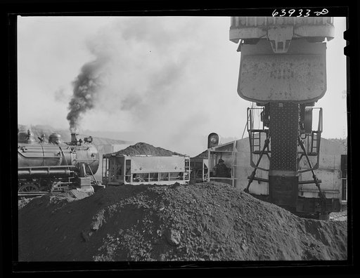 Untitled photo, possibly related to: Carloads of iron ore at Mahoning pit. Hibbing, Minnesota