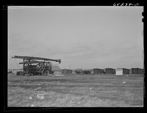 Newton County, Missouri. Camp Crowder area. Cabins renting at five dollars a week put up on farmland along U.S. Highway No. 71 for construction workers