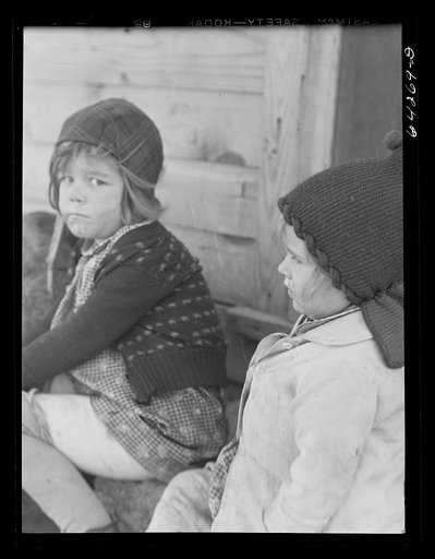 Newton County, Missouri. Camp Crowder area. Children of construction workers living in cabins along U.S. Highway No. 71