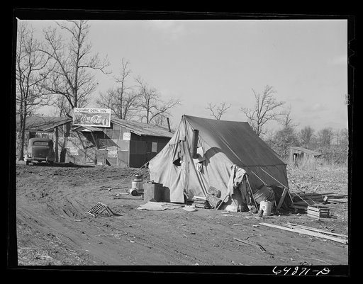 Newton County, Missouri. Camp Crowder area. Tents, trailers and cabins stretch along U.S. Highway No. 71 for ten miles bordering the construction area