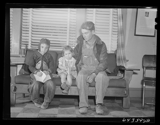 Chafee, Missouri. Father and children waiting to see the doctor. The little girl was bitten by a dog and is to receive anti-hydrophobia injections
