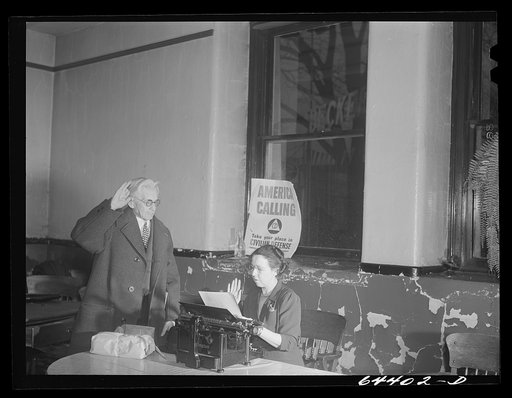 Marietta, Ohio. Old lawyer, veteran of Spanish-American War, swearing in as civilian defense volunteer