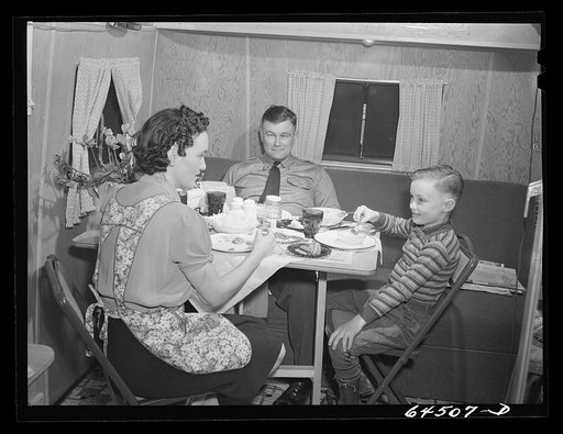 Burlington, Iowa. Sunnyside unit, FSA (Farm Security Administration) trailer camp. In a trailer for workers at Burlington ordnance plant