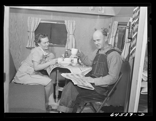 Burlington, Iowa. Sunnyside unit, FSA (Farm Security Administration) camp. In a trailer for workers at Burlington ordnance plant