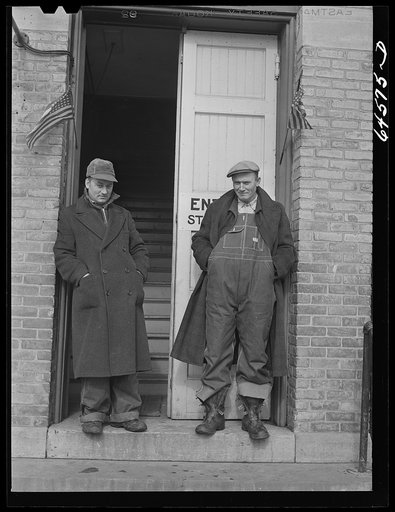 Glencoe, Minnesota. Farmers who have registered under Selective Service act in the firehouse at Glencoe, Minnesota