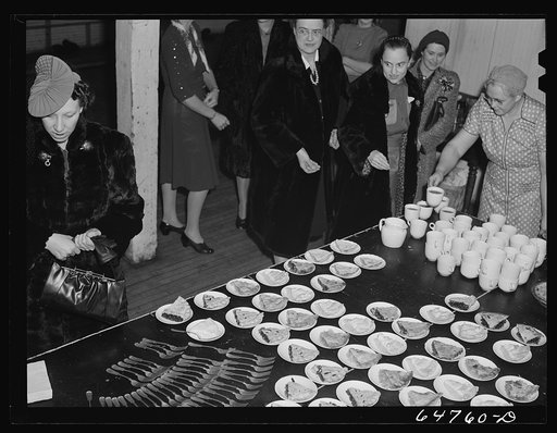 Epping, North Dakota. Pie and coffee served by the ladies of the WCTU (Woman's Christian Temperance Union) at meeting of women to promote the sale of defense stamps and bonds