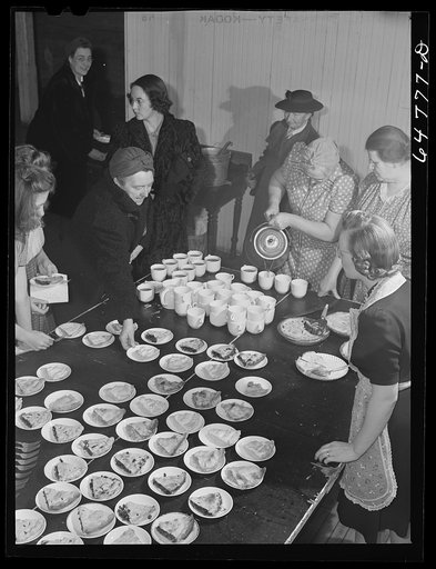 Epping, North Dakota. Pie and coffee served by the ladies of the WCTU (Woman's Christian Temperance Union) at meeting of women to promote the sale of defense stamps and bonds