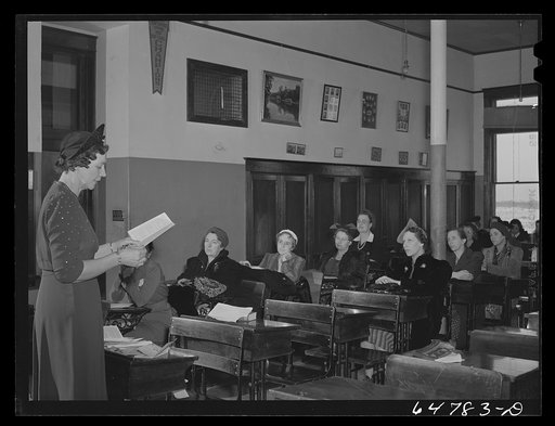 Epping, North Dakota. Mrs. Dahlen, wife of the county chairman of the defense savings plan, addressing a meeting of the women