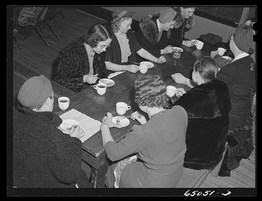 Epping, North Dakota. Coffee and pie served by ladies of the WCTU (Woman's Christian Temperance Union) after meeting held in the high school to promote sale of defense stamps and bonds