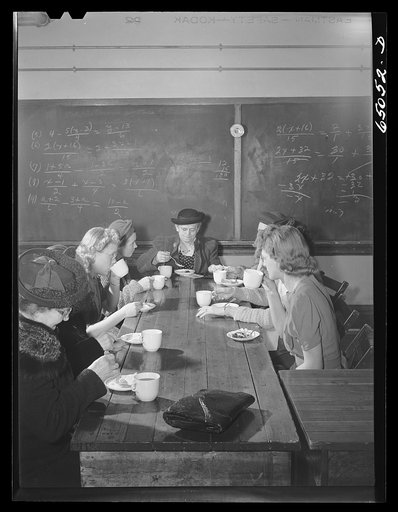 Epping, North Dakota. Coffee and pie served by ladies of the WCTU (Woman's Christian Temperance Union) after meeting held in the high school to promote sale of defense stamps and bonds