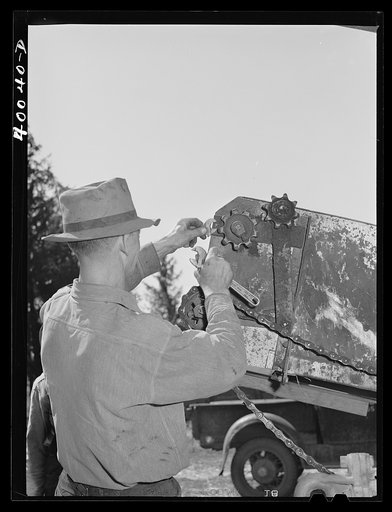 Repairing combine, Latah County, Idaho