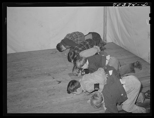 Peanut race. Amateur night at the FSA (Farm Security Administration) mobile camp for migratory farm workers. Odell, Oregon