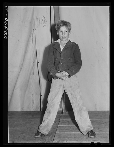 Amateur night performer. FSA (Farm Security Administration) mobile camp for migratory farm workers. Odell, Oregon