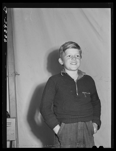 Amateur night performer. FSA (Farm Security Administration) mobile camp for migratory farm workers. Odell, Oregon