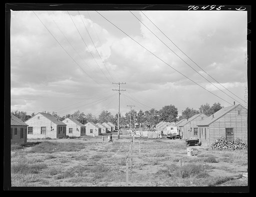 Housing built by contractor at Umatilla ordnance depot for office workers. Hermiston, Oregon