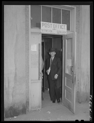 Entrance to the outgrown post office at Hermiston, Oregon